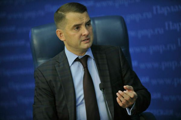 Нилов заявил о планах повысить возраст ребенка для защиты дохода неполной семьи