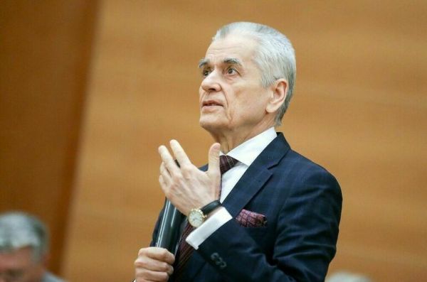 Онищенко не видит оснований для введения антиковидных ограничений