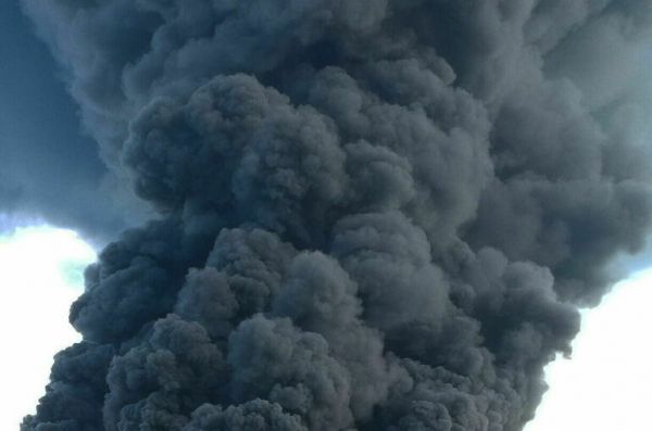 Площадь пожара на нефтебазе в Брянской области достигла 1,8 тыс. кв. м