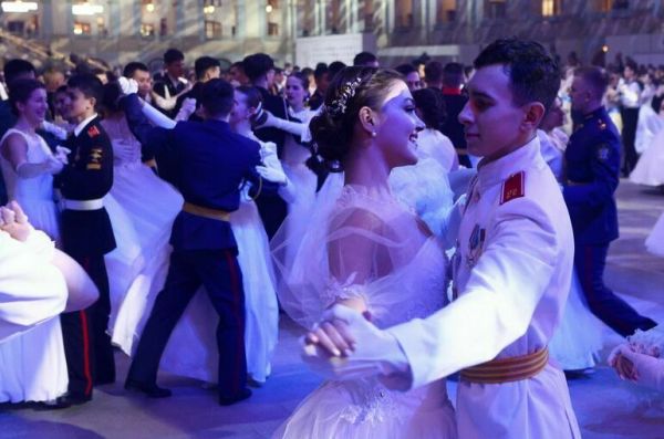 Путин: Кремлевский кадетский бал помогает развитию международного сотрудничества