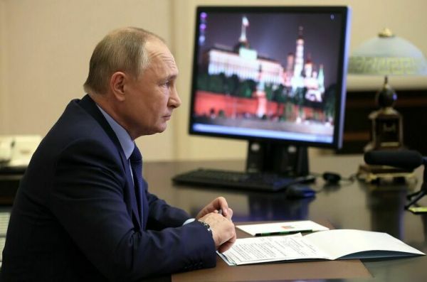 Путину доложили о смерти Навального*