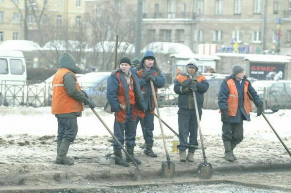 Разворотнева призвала горожан брать лопаты и помогать дворникам