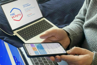 Россиян с юных лет приучат к банковским картам и ипотеке