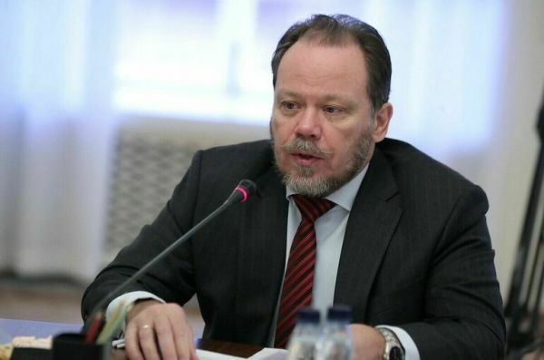 Шолохов назвал снос памятника Пушкину в Киеве работой по изменению истории