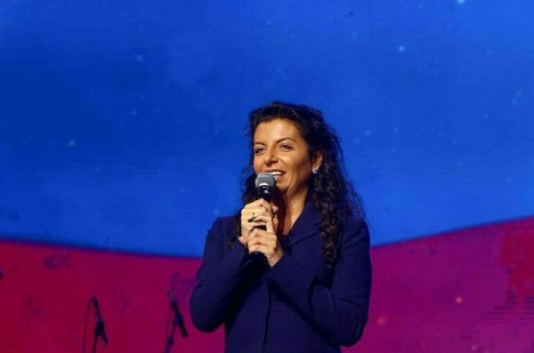 Симоньян пожелала человечеству в новом году не привносить в мир зло