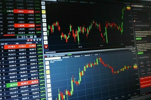 СПБ Биржа приостановила торги из-за технического сбоя