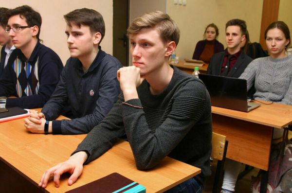 Участников СВО и их детей примут в колледжи без учета оценок