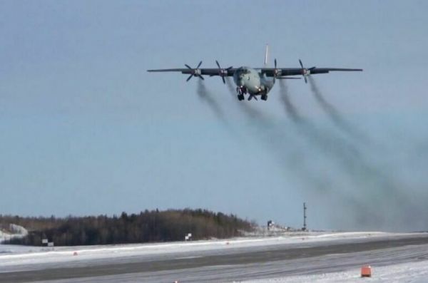 В Комсомольске-на-Амуре сел Ан-12 с нарушением системы управления В Комсомольске-на-Амуре сел Ан-12 с нарушением системы управления