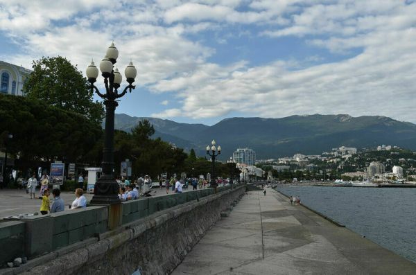 В Крыму построят новую больницу и реконструируют знаменитый санаторий