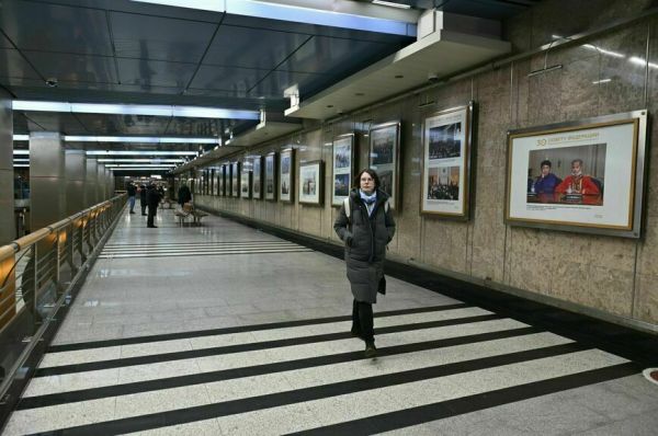 В московском метро открыли выставку, посвященную 30-летию Совета Федерации