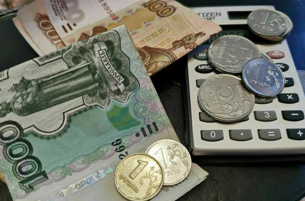 В РФ в 2023-м взыскали 93 миллиарда рублей с ограниченных в выезде должников